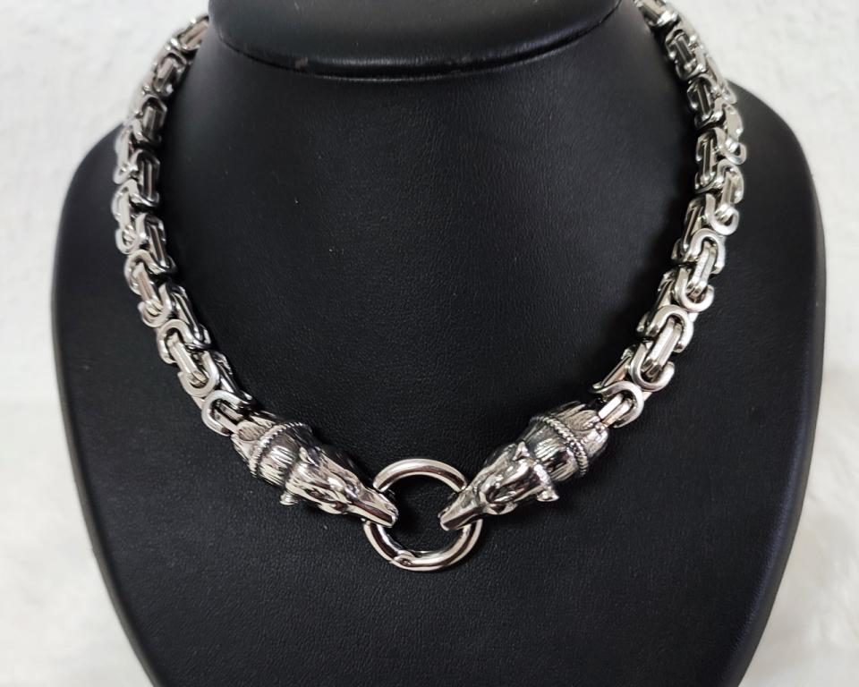 King's chain with realistic wolf heads